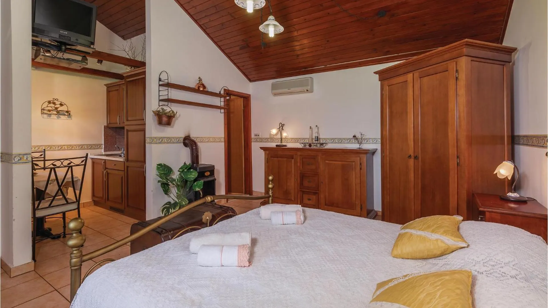 Awesome Home In Belavici With Sauna Hreljici Holiday home