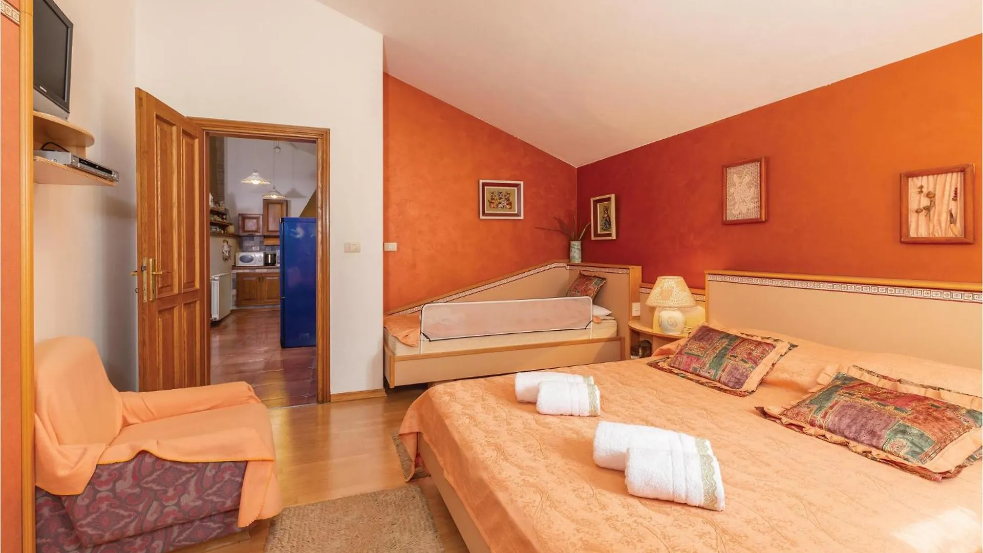 Awesome Home In Belavici With Sauna Hreljići Hébergement de vacances